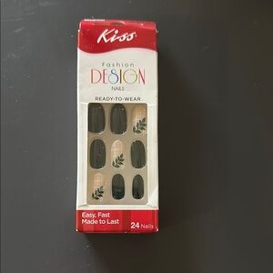 Kiss Fashion Design Nails - Black with Leaf Design